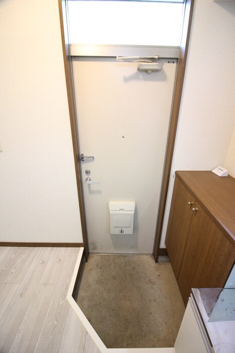 物件内観写真7　(玄関)