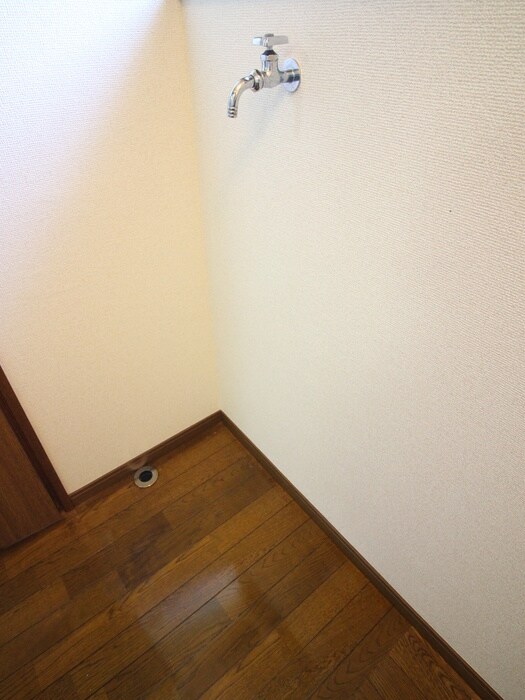 物件内観写真11　(洗濯機置場)