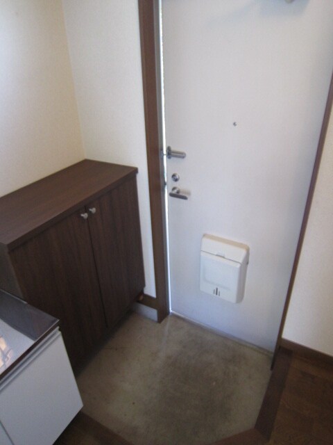 物件内観写真13　(玄関)