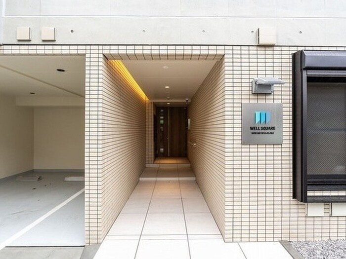 物件外観写真2　(エントランス部分)