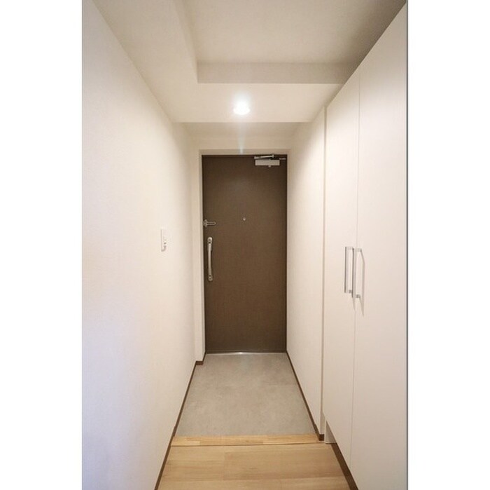 物件内観写真10　(玄関)