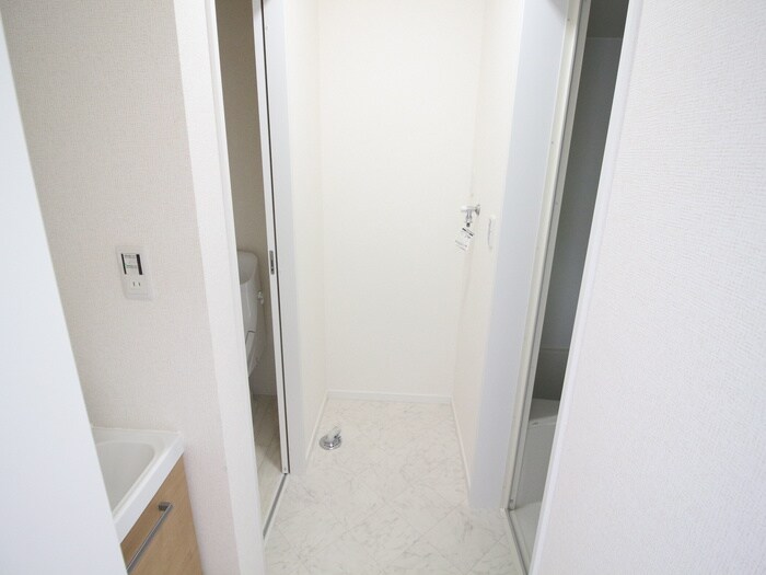 物件内観写真16　(洗濯機置場)