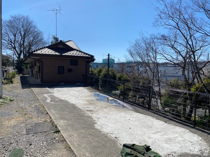 物件外観写真5　(駐車場)