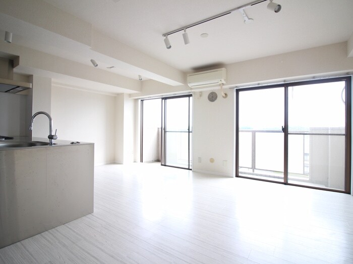 物件内観写真5　(室内からの展望)