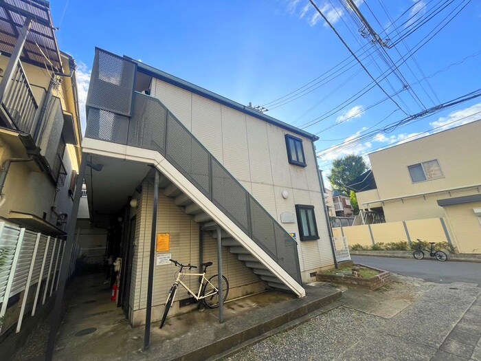 物件外観写真4　(エントランス部分)