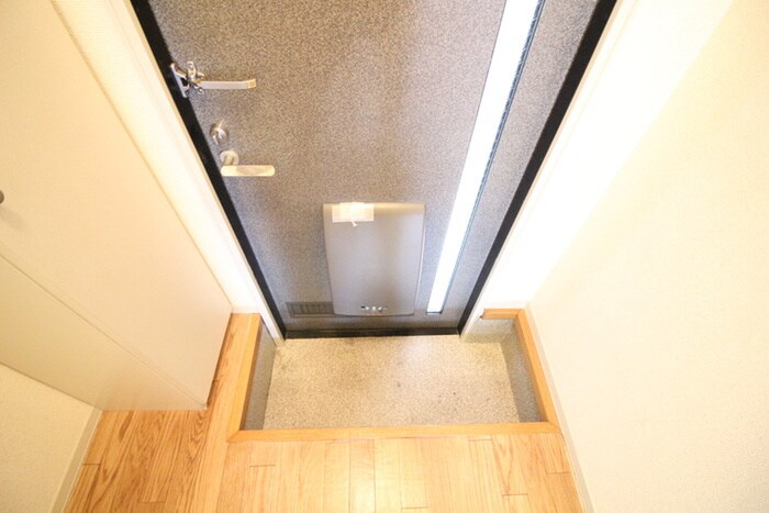 物件内観写真16　(玄関)