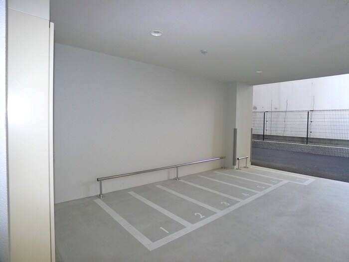 物件外観写真4　(駐輪場)