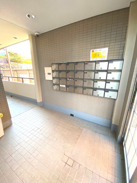 物件外観写真5　(エントランス部分)