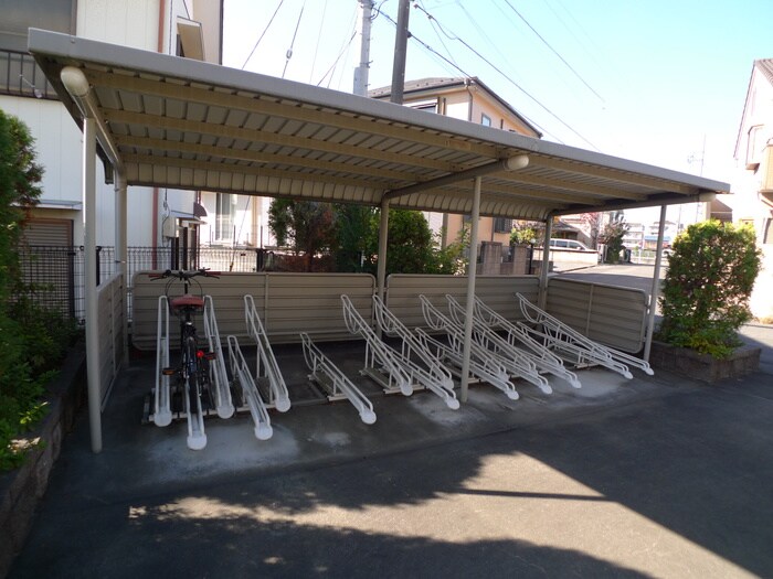 物件外観写真5　(駐輪場)