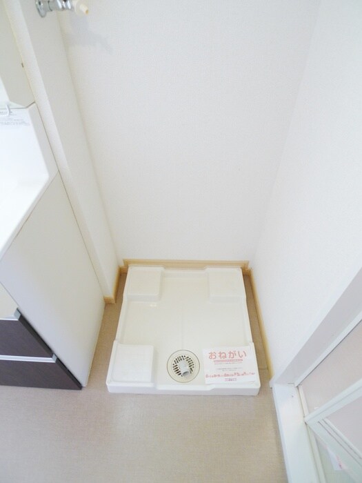 物件内観写真12　(洗濯機置場)