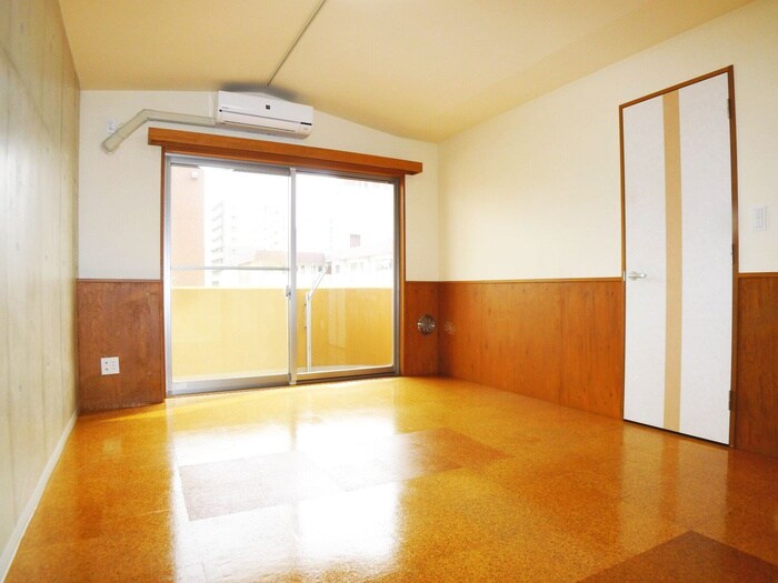 物件内観写真7　(室内からの展望)