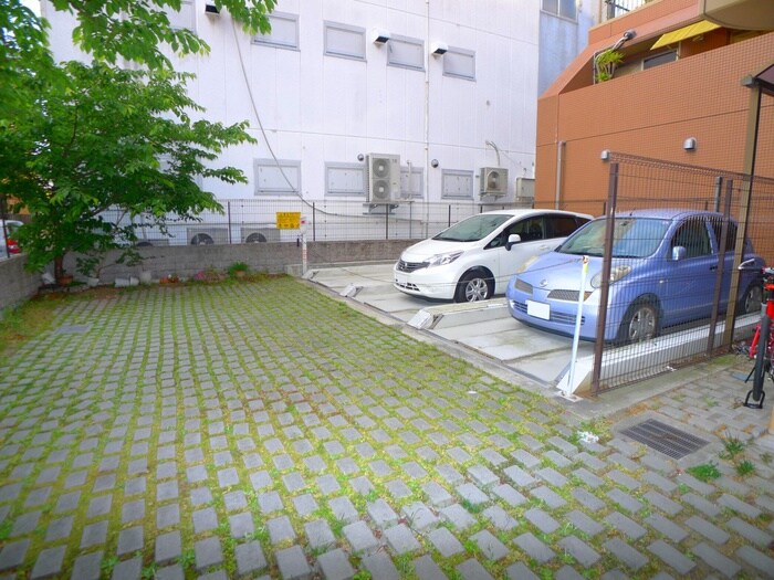 物件外観写真6　(駐車場)