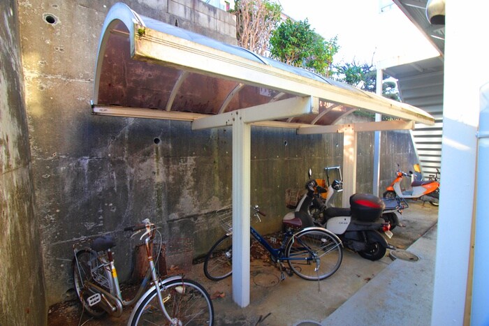 物件外観写真2　(駐輪場)