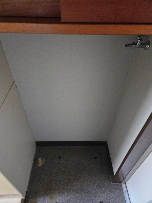 物件内観写真12　(洗濯機置場)