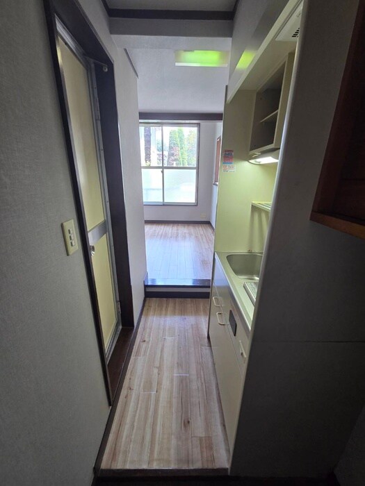 物件内観写真17　(廊下)