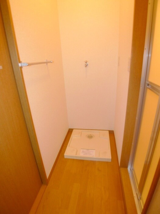 物件内観写真9　(洗濯機置場)