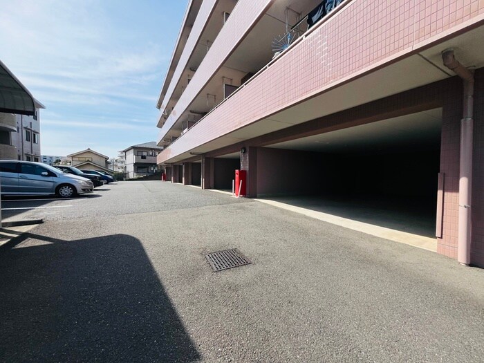 物件外観写真2　(駐車場)