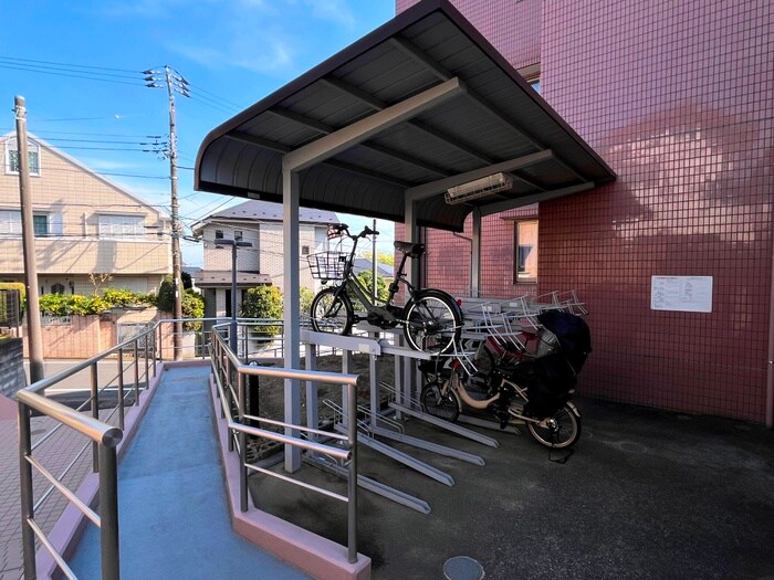 物件外観写真5　(駐輪場)