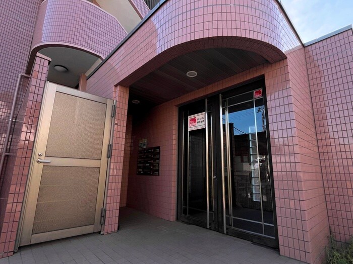 物件外観写真6　(エントランス部分)