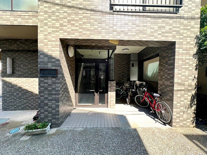 物件外観写真3　(エントランス部分)