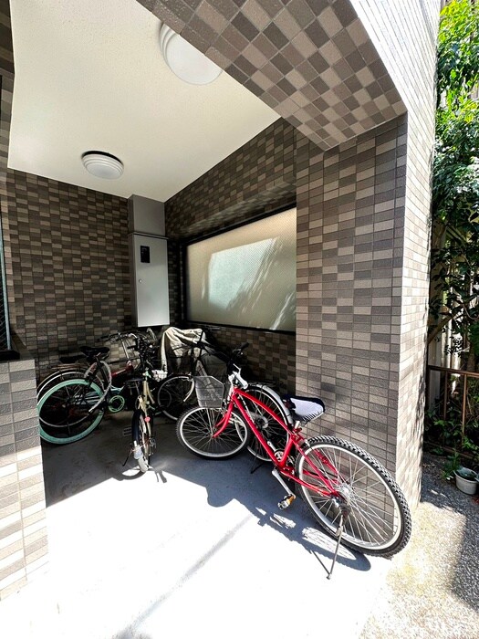 物件外観写真4　(駐輪場)