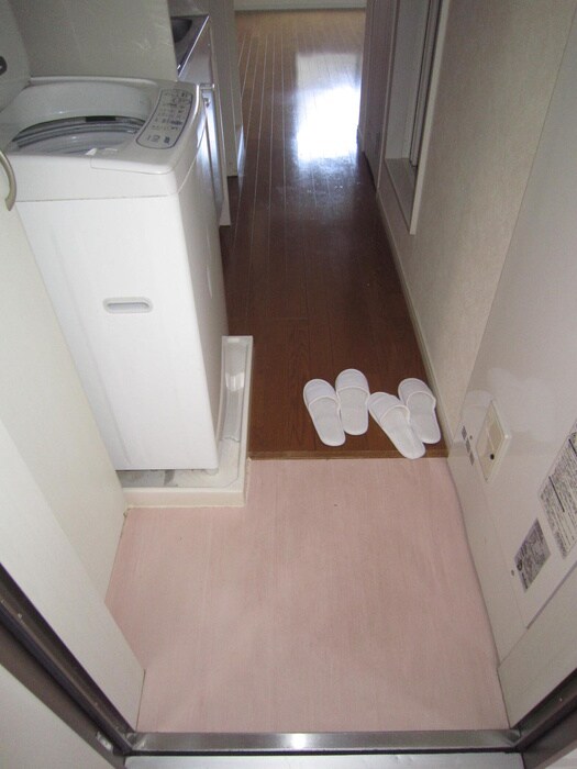 物件内観写真13　(玄関)