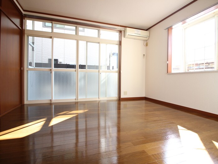 物件内観写真5　(室内からの展望)