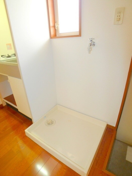 物件内観写真12　(洗濯機置場)