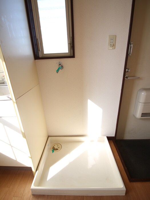 物件内観写真14　(洗濯機置場)