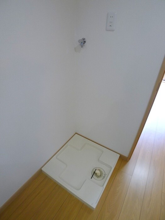 物件内観写真12　(洗濯機置場)