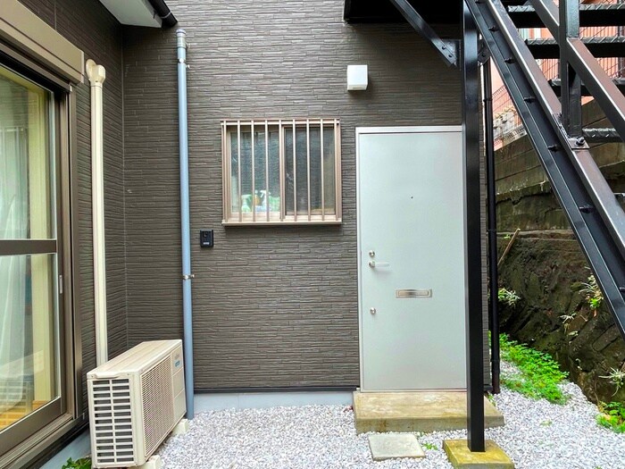 物件外観写真4　(エントランス部分)