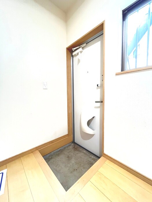 物件内観写真15　(玄関)