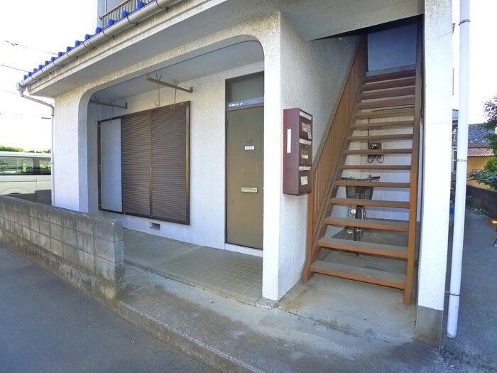 物件外観写真2　(エントランス部分)