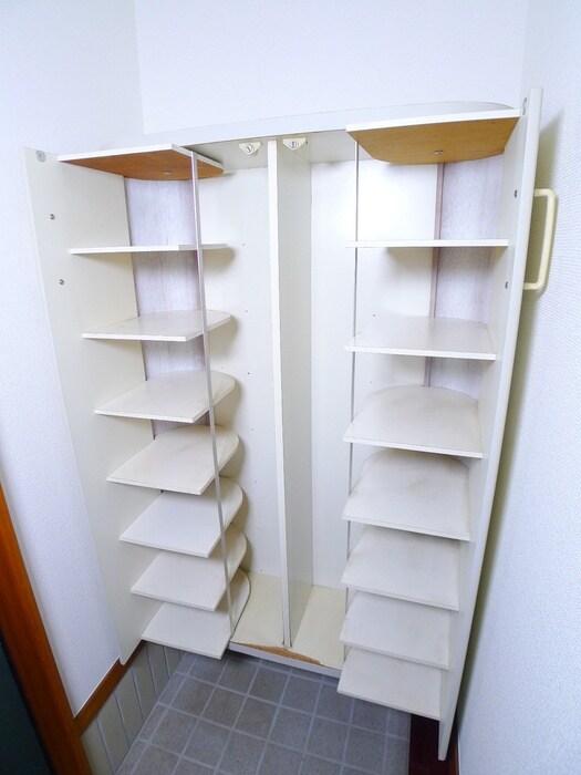 物件内観写真12　(靴箱)
