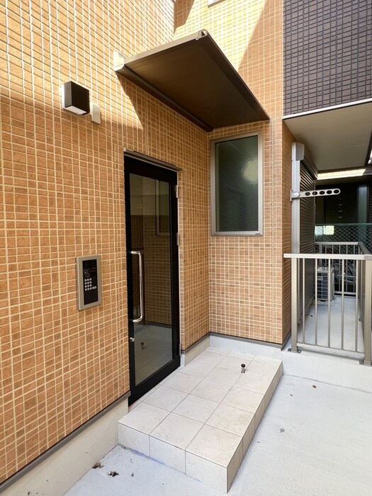 物件外観写真4　(エントランス部分)