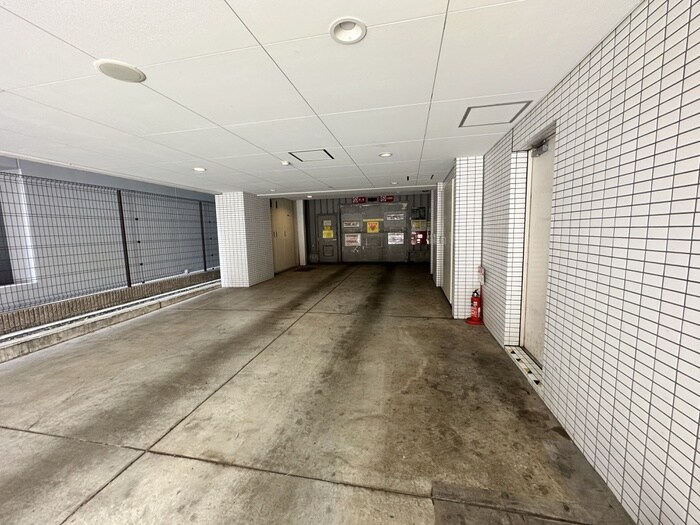 物件外観写真3　(駐車場)