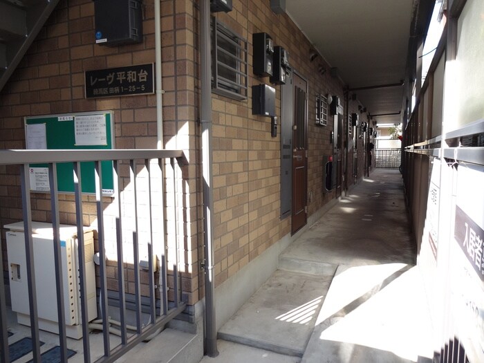 物件外観写真2　(エントランス部分)