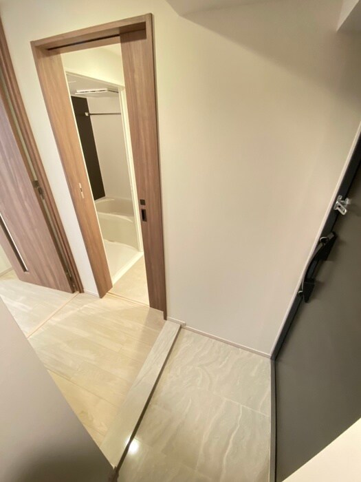 物件内観写真18　(玄関)