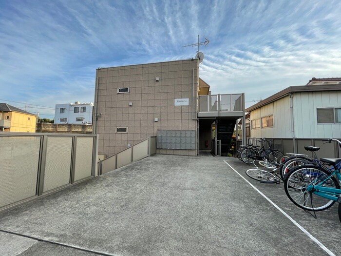 物件外観写真3　(エントランス部分)