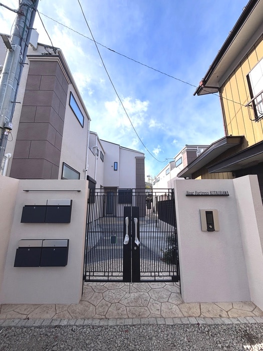 Rear　Fortress　北浦和Bのエントランス部分