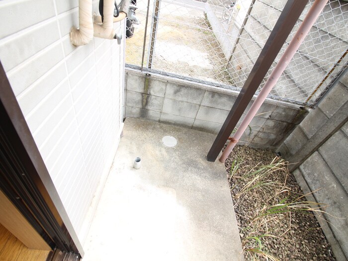 物件内観写真15　(洗濯機置場)