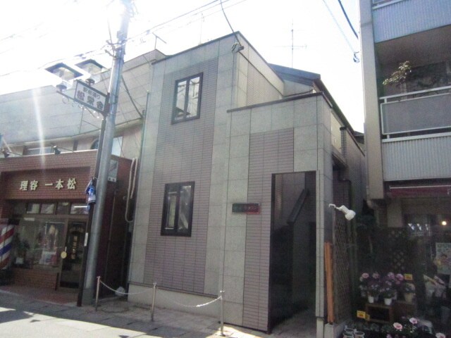 物件外観写真6　(エントランス部分)