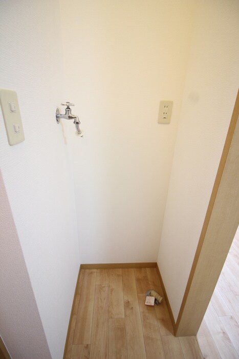 物件内観写真14　(洗濯機置場)