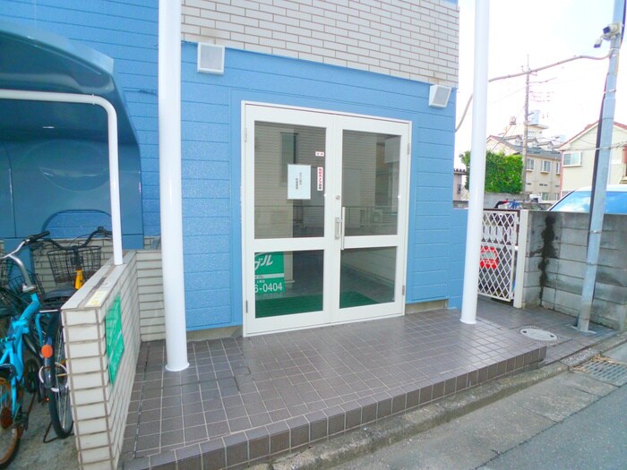 物件外観写真2　(エントランス部分)