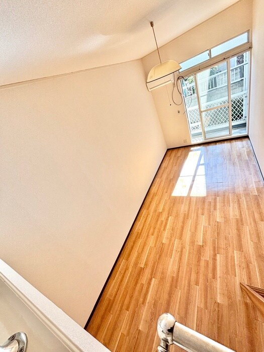 物件内観写真8　(室内からの展望)