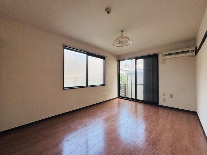 物件内観写真10　(室内からの展望)