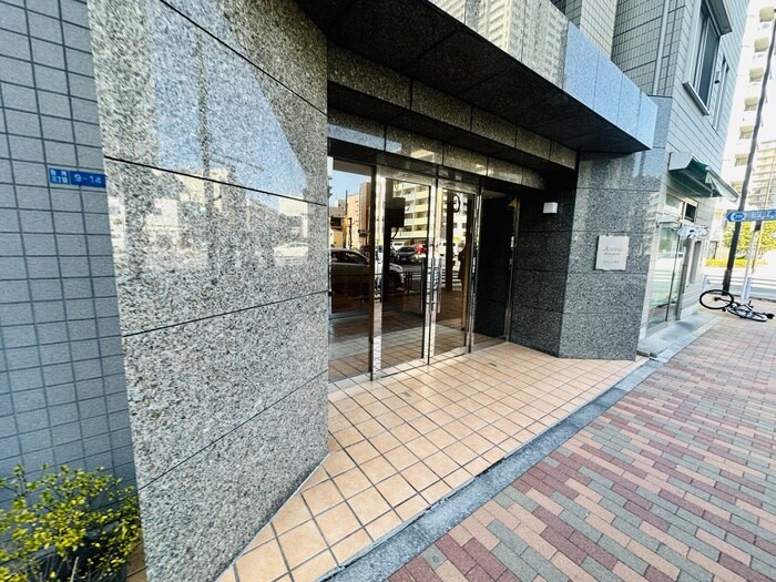 物件外観写真5　(エントランス部分)