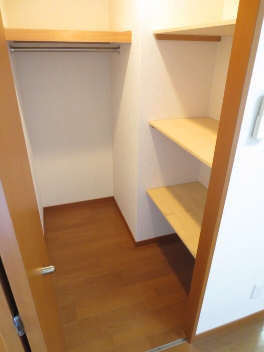 物件内観写真13　(収納)