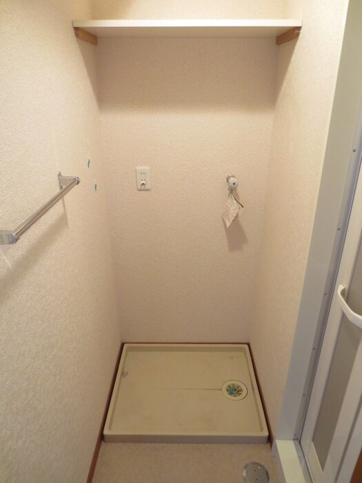 物件内観写真16　(洗濯機置場)