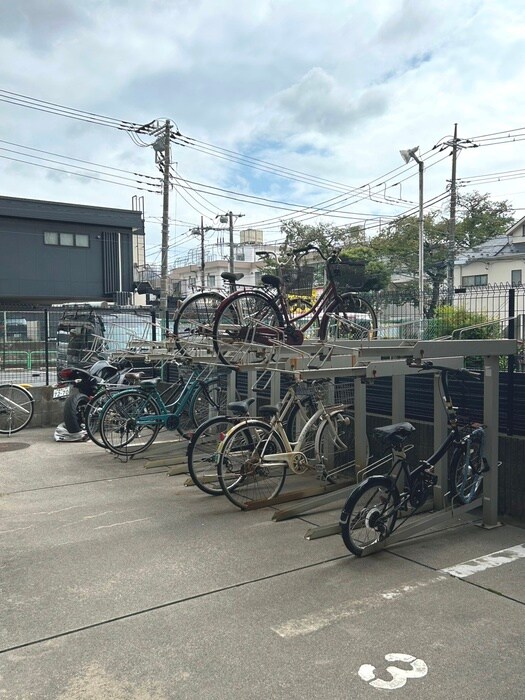 物件外観写真5　(駐輪場)